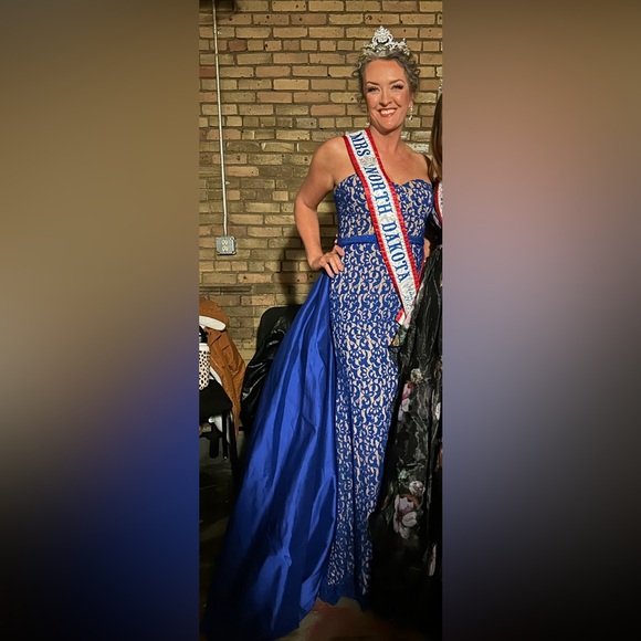 Gorgeous Jovani style 35052. Color is Royal/ Nude. Size 12. - Picture 8 of 8